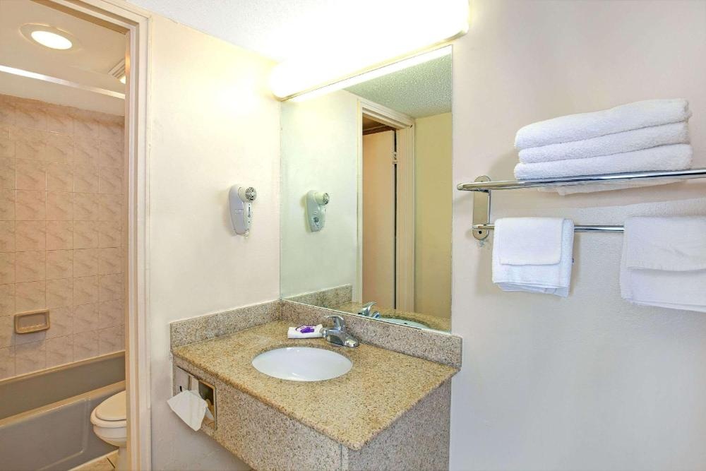 King Room - Non-Smoking